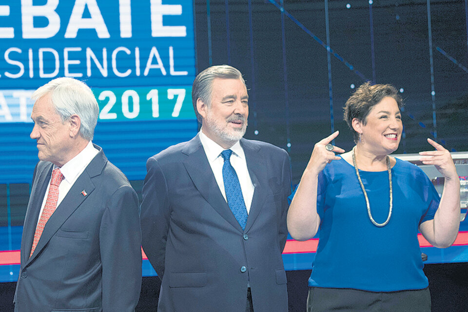 Piñera lidera los sondeos con 44 por ciento; seguido por Guillier con 19,7 y Beatriz Sánchez con el 8,5. (Fuente: AFP)