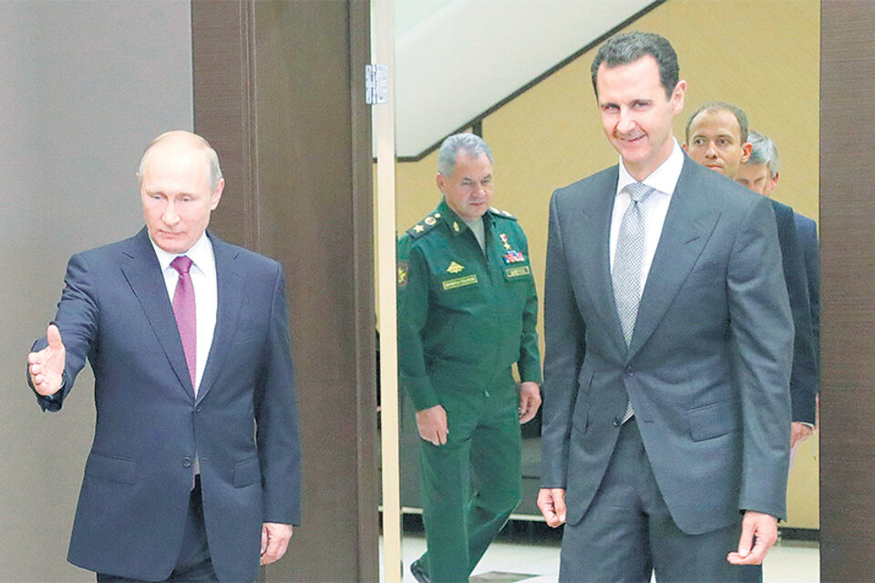 Al Assad hizo un sorpresivo viaje a Rusia, donde se reunió con Putin. (Fuente: EFE)