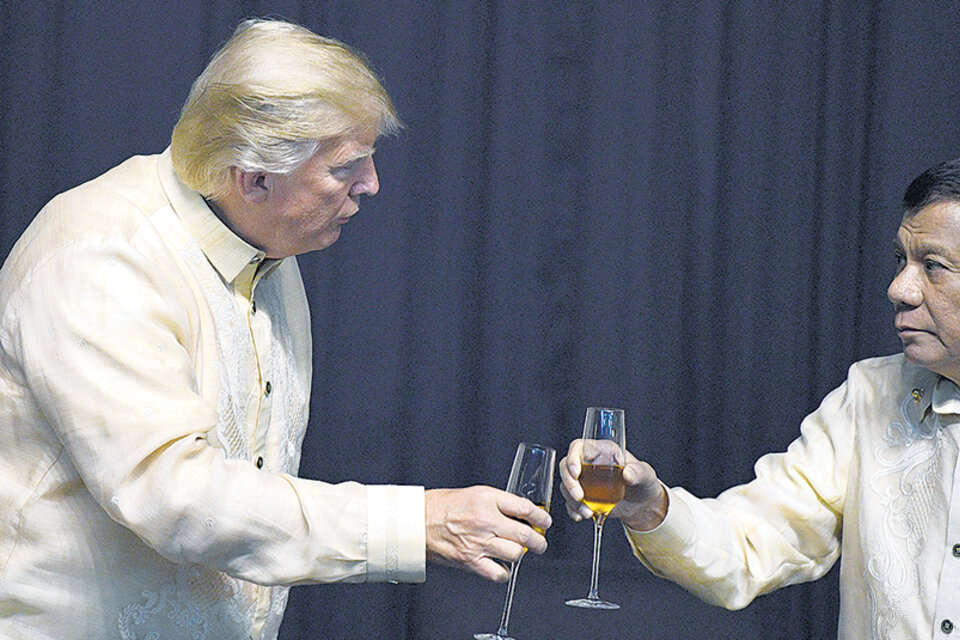 Trump participó de la cena junto a su colega filipino, Duterte, en el marco de un foro empresarial.