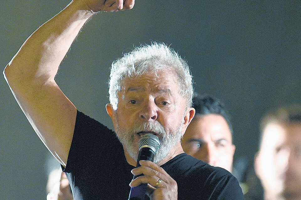 Lula en Belo Horizonte en el último acto de su gira por Minas Gerais.