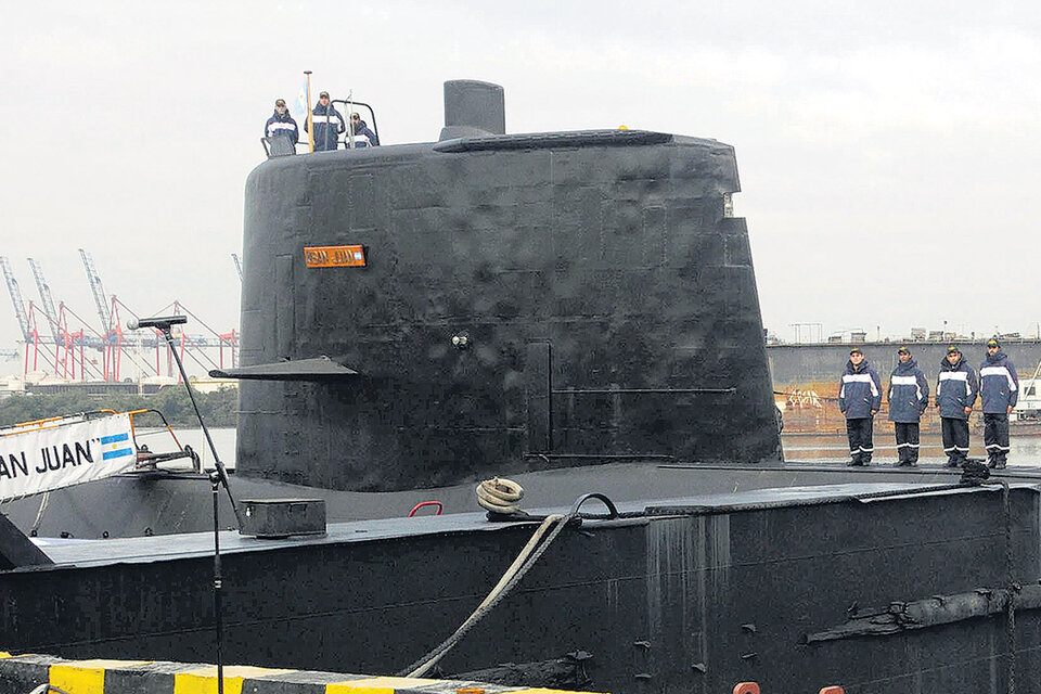 El submarino perdido el jueves podría estar enviando señales a través del satélite. (Fuente: DyN)
