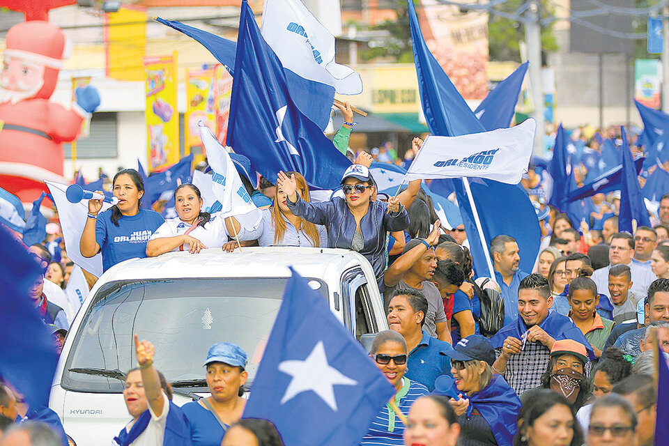 Simpatizantes de Nasralla salieron a defender en la calle la victoria de su candidato. (Fuente: EFE)