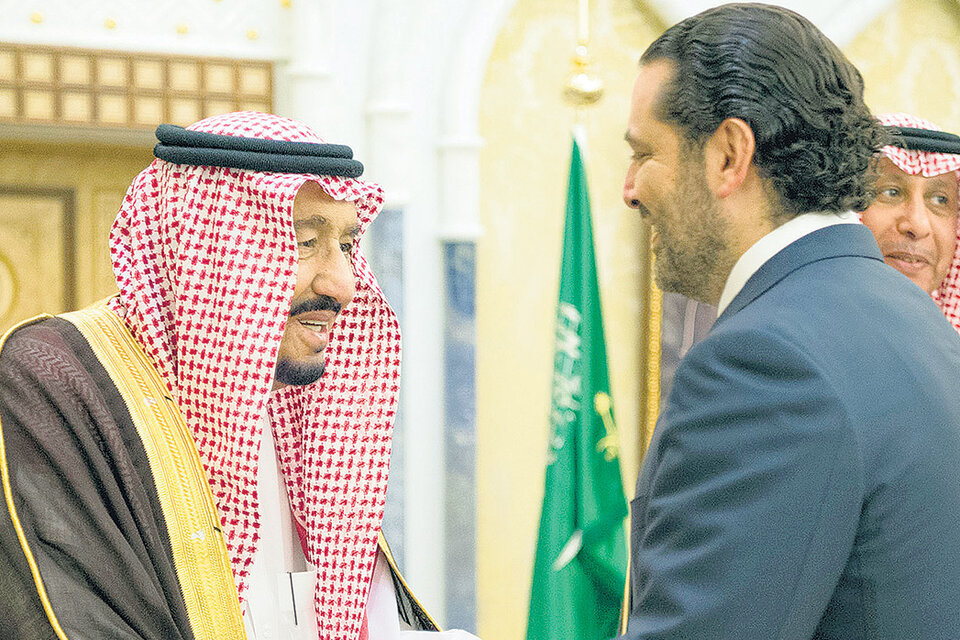 Mohamed bin Salman (izq.), nombrado por su padre heredero del reino de Arabia Saudita. (Fuente: EFE)