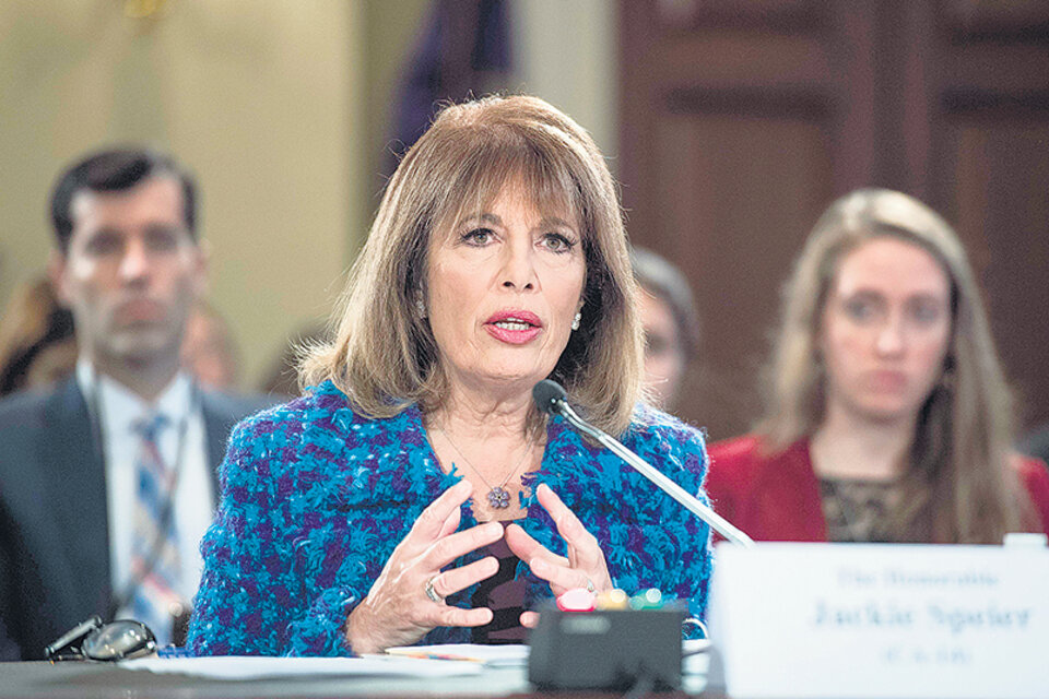 La congresista demócrata Jackie Speier declara ante un comité contra el acoso sexual. (Fuente: AFP)