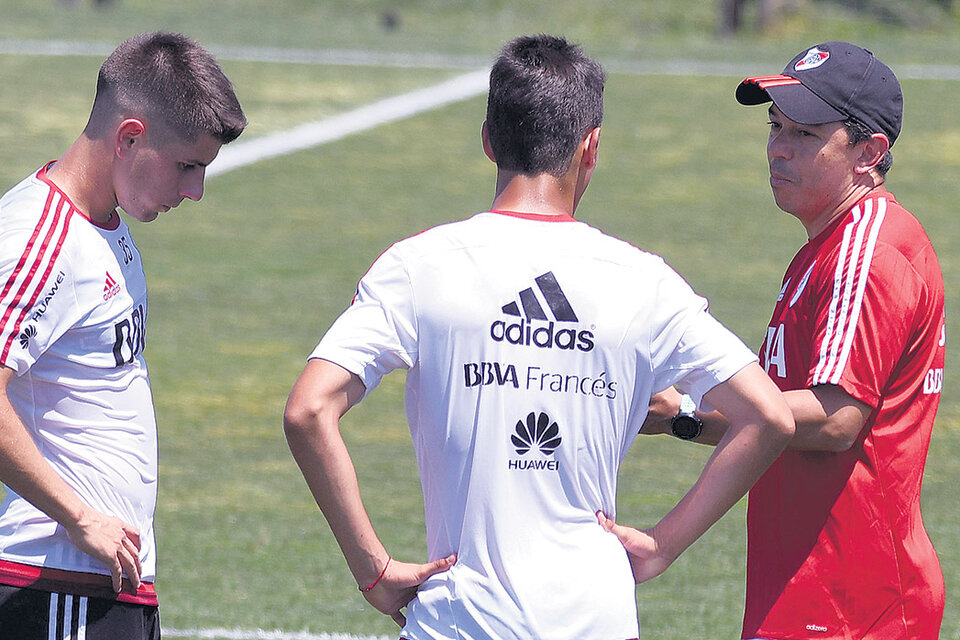 Gallardo todavía no definió el equipo que visitará el sábado a Independiente. (Fuente: Fotobaires)