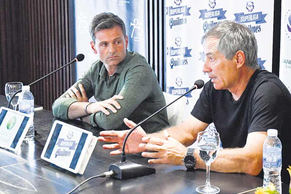 Los dos entrenadores dieron una conferencia conjunta organizada por la Superliga. (Fuente: Télam)
