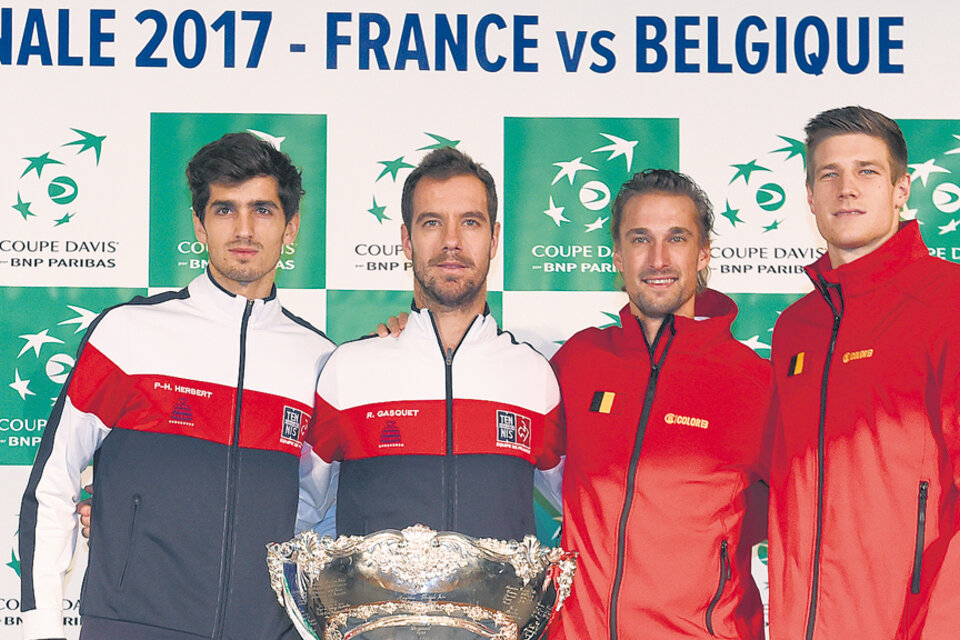 Los equipos de Francia y Bélgica durante el sorteo del orden de los partidos. (Fuente: AFP)