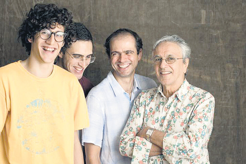 Tom, Zeca, Moreno y Caetano Veloso