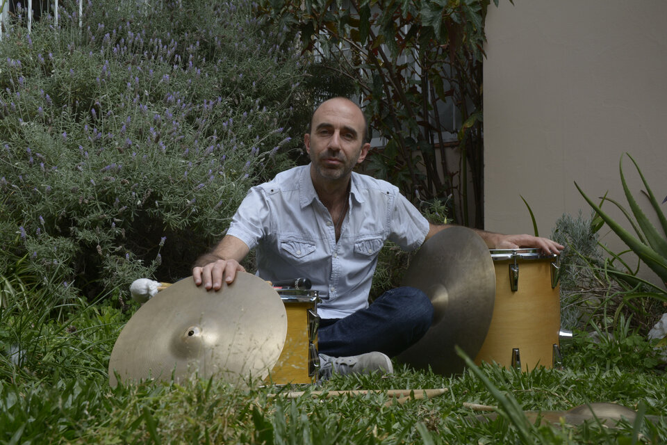 El baterista Luciano Ruggieri, uno de los más destacados del jazz rosarino. (Fuente: Sebastián Joel Vargas)