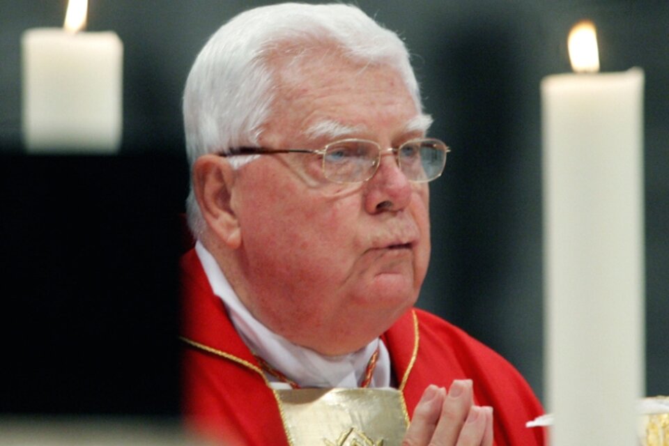 Law da misa en la Basílica de San Pedro en memoria de Juan Pablo II, en abril de 2005. (Fuente: AFP)