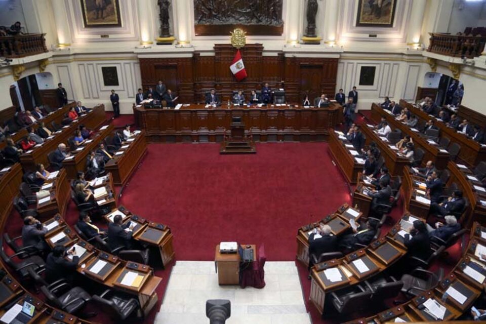 El Congreso de Perú tiene en sus manos el futuro del presidente por la megacausa de coimas. (Fuente: EFE)