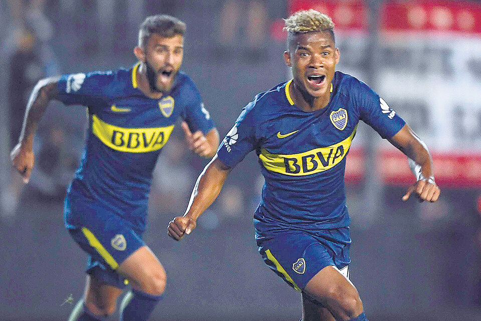 El colombiano Barrios festeja su primer gol en Boca, que sirvió para conseguir un triunfo en un partido de trámite cerrado. (Fuente: Télam)