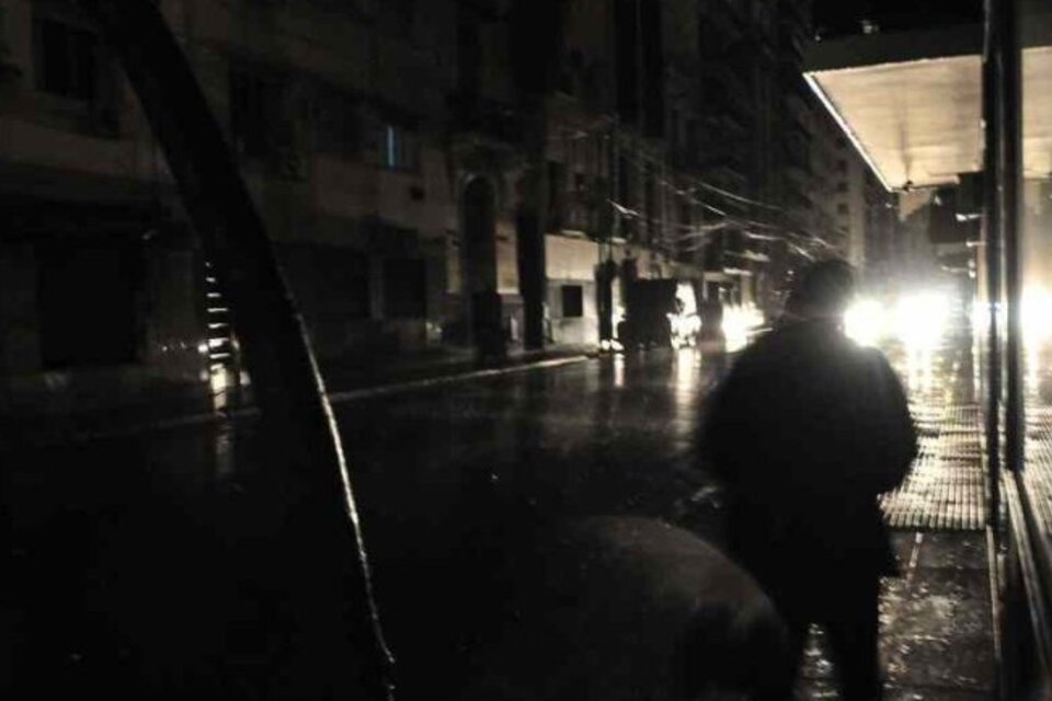 La oscuridad es total en las calles de Mar del Plata y otras ciudades del sudeste bonaerense. (Fuente: Twitter)