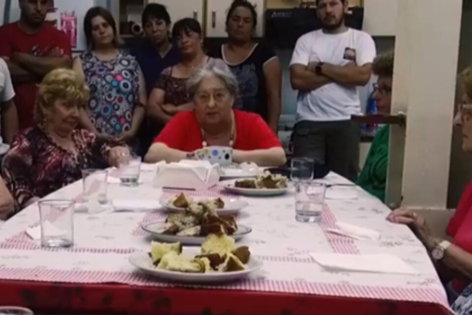 Hebe de Bonafini junto a un grupo de madres en el video que subieron a las redes. (Fuente: Captura de pantalla)