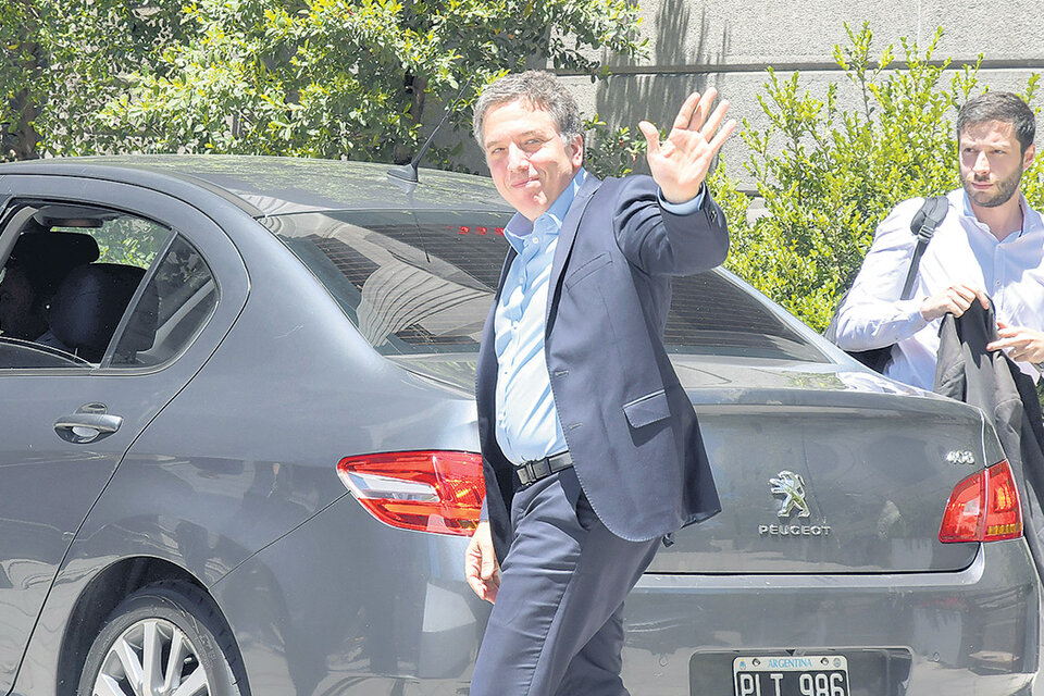 El ministro de Hacienda, Nicolás Dujovne, al salir de la reunión con gobernadores y legisladores en la Cámara baja. (Fuente: Télam)