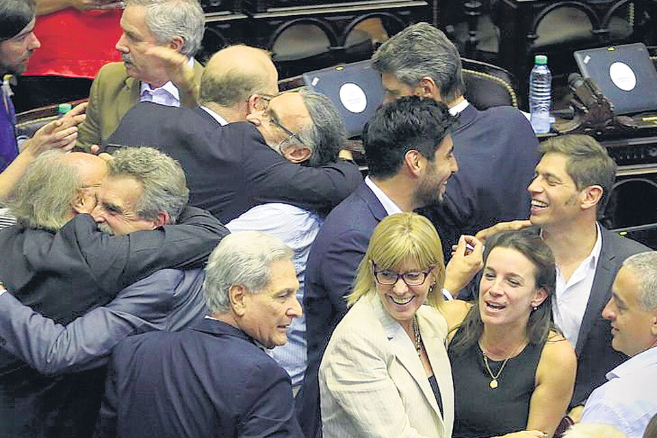 Los diputados de la oposición festejaron unidos el fracaso de la sesión del miércoles. (Fuente: Télam)
