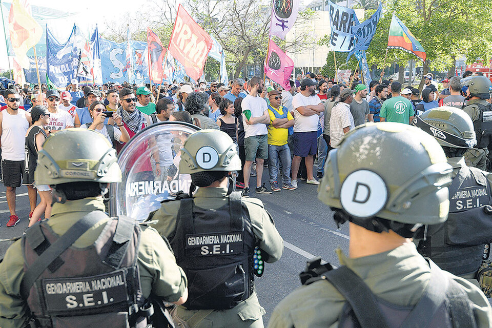 La manifestación partió del Obelisco y recorrió Av. 9 de Julio. (Fuente: AFP)