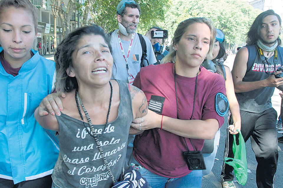 Las comisarías porteñas quedaron colapsadas ayer por la cantidad de detenidos. (Fuente: Gonzalo Martinez)