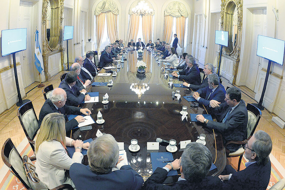 El presidente Mauricio Macri junto a los gobernadores.