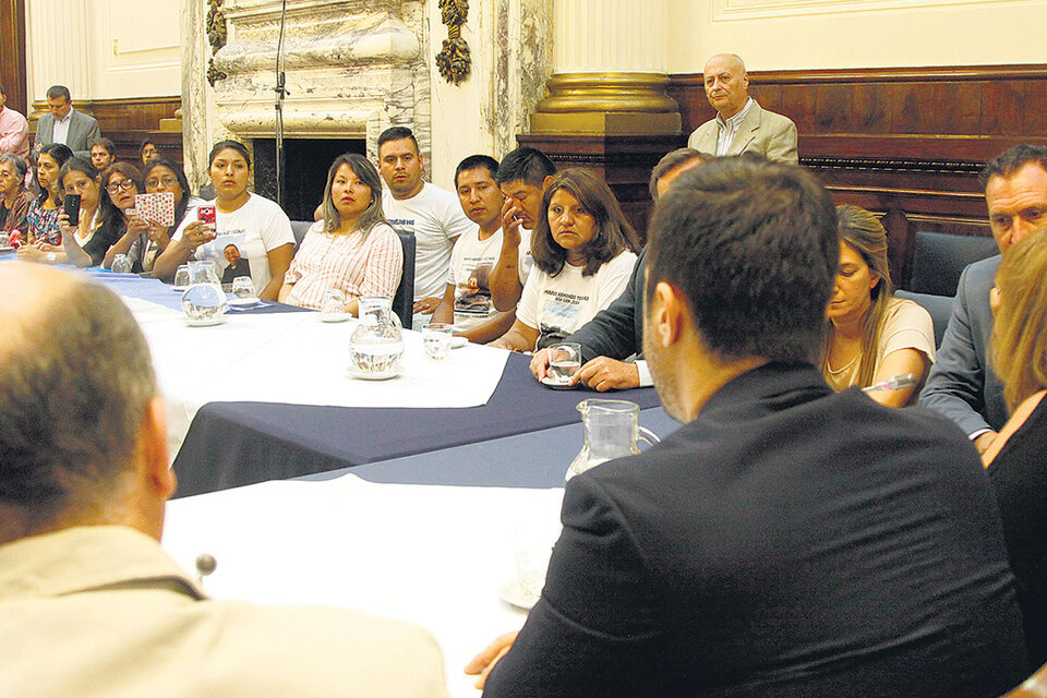 El encuentro en el Congreso fue pedido por los familiares y motorizado por el diputado Carmona. (Fuente: Jorge Larrosa)