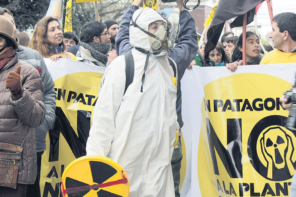 Vecinos y ambientalistas se movilizaron contra la instalación de la central nuclear. (Fuente: ADN Rìo Negro)