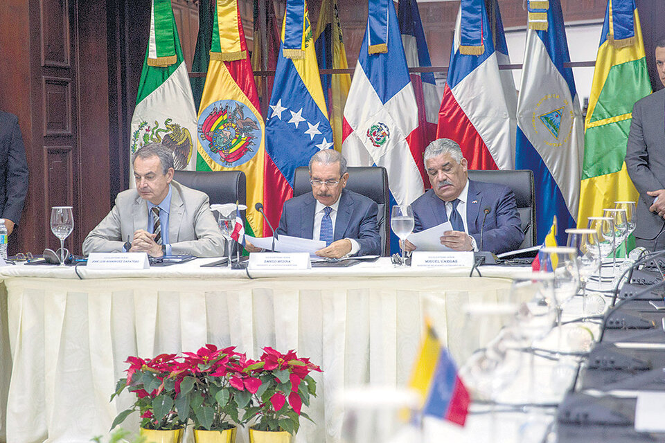 Zapatero, Medina y el canciller dominicano Vargas Maldonado abren la mesa de diálogo en Santo Domingo.