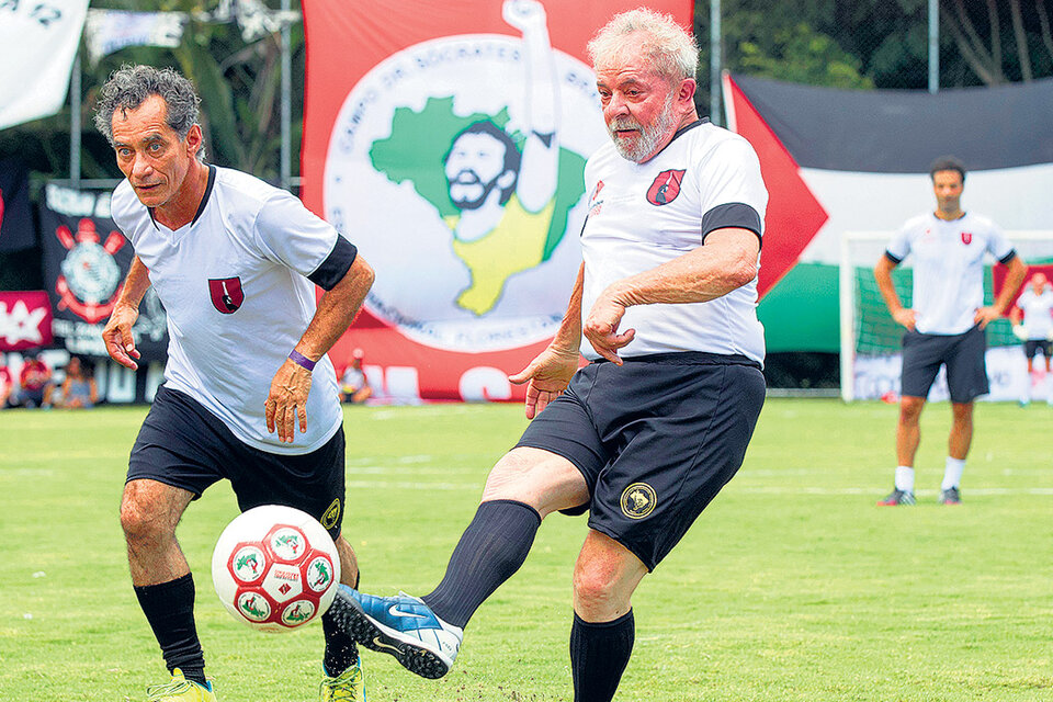 Lula participa del partido-homenaje a Sócrates en Guararema, estado de San Pablo. (Fuente: EFE)