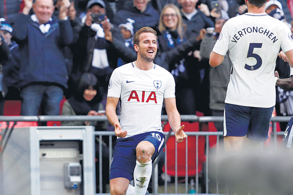 Kane se despachó con tres goles ante el Southampton dirigido por Mauricio Pellegrino. (Fuente: AFP)