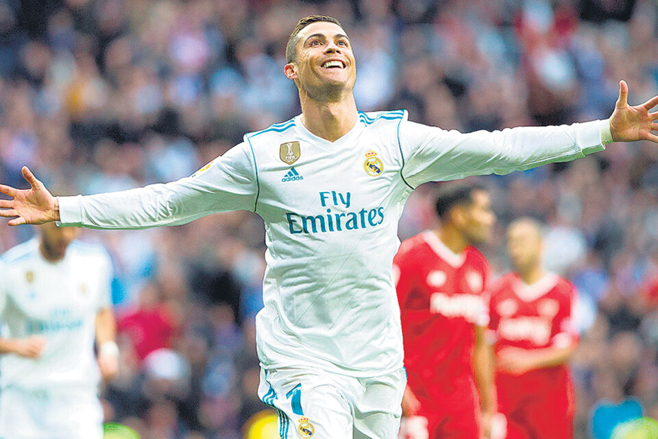 La boca llena de gol de Cristiano Ronaldo, que tuvo una gran semana en lo personal. (Fuente: EFE)