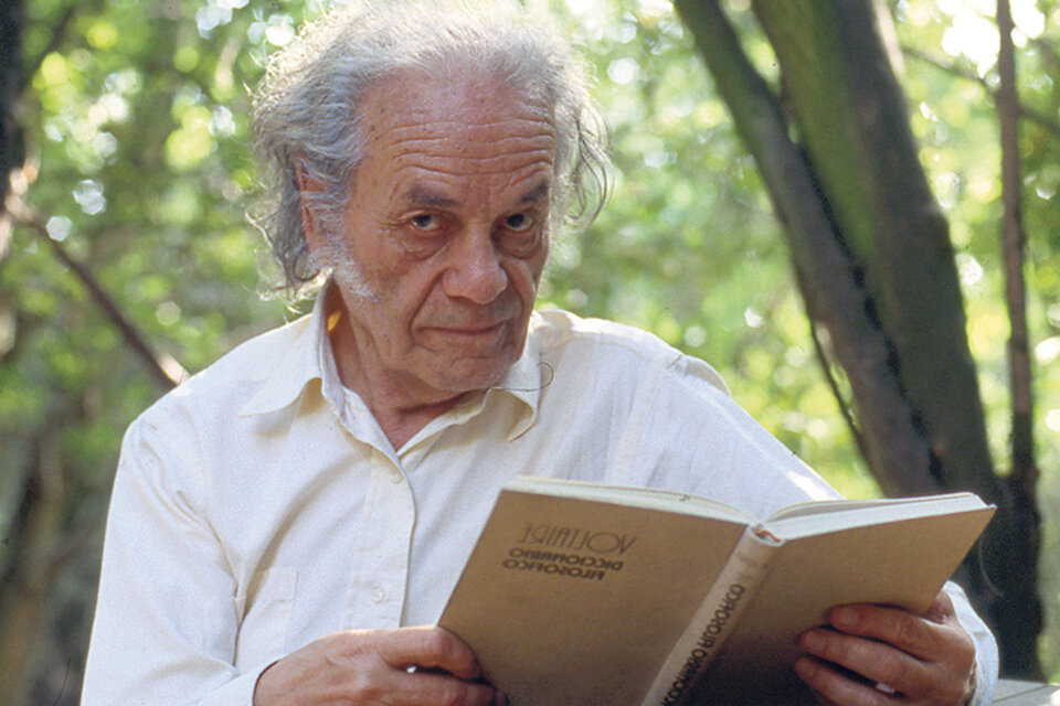 Nicanor Parra, uno de los más grandes poetas chilenos, ganador del Premio Cervantes.