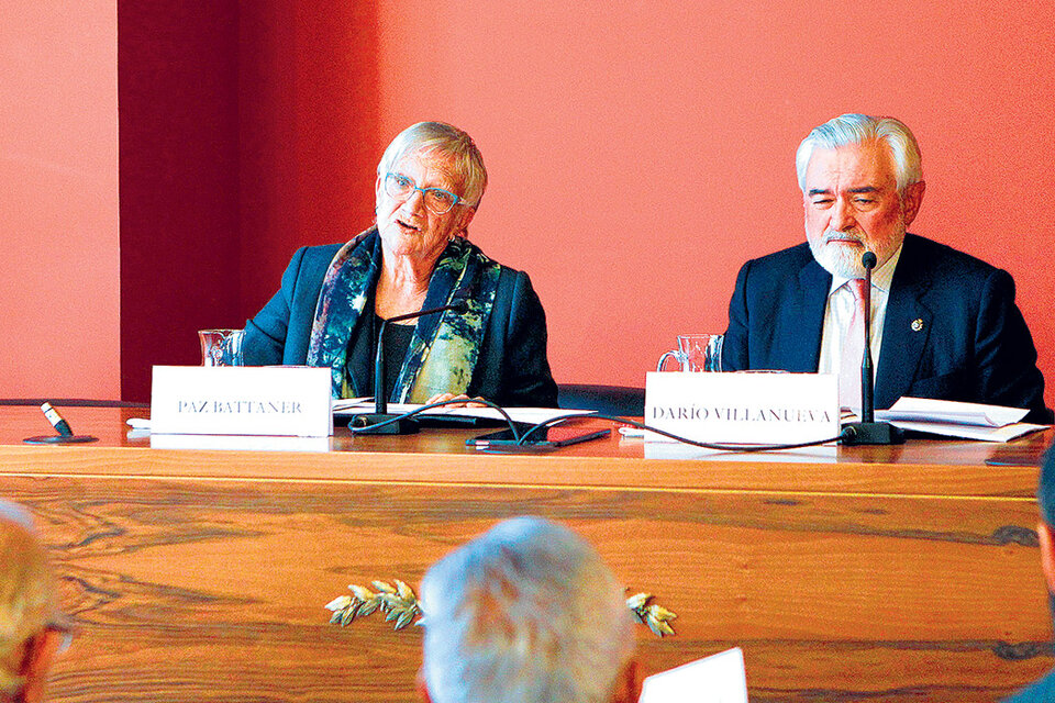 La directora del Diccionario, Paz Battaner, y el director de la RAE, Darío Villlanueva. (Fuente: EFE)