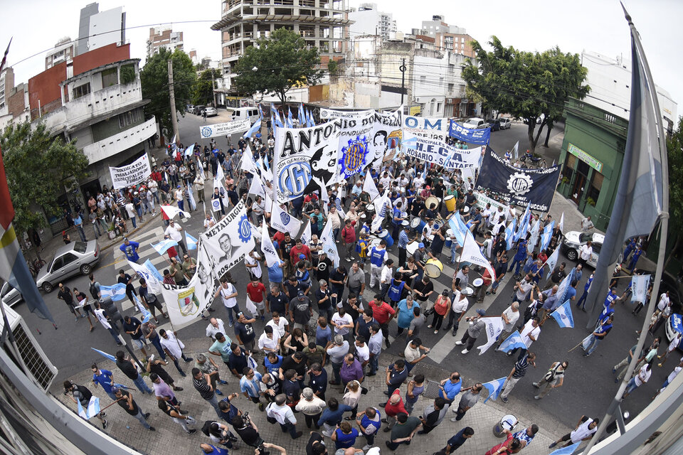 La Unión Obrera Metalúrgica marchó ayer hasta la sede local de Trabajo. (Fuente: Gentileza Cooperativa La Masa)