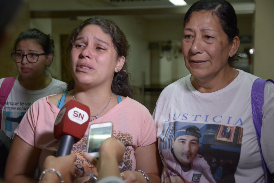 La hermana y la madre de la víctima luego de conocerse el fallo de la Justicia. (Fuente: Sebastián Joel Vargas)