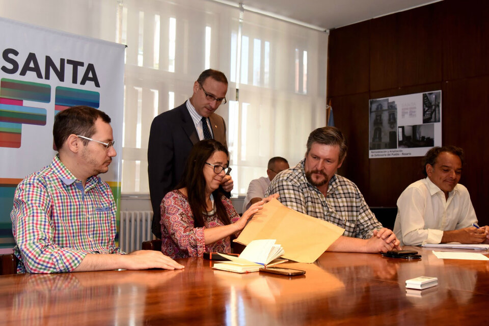 La apertura de sobres se realizó en la sede del Ministerio de Obras Públicas.