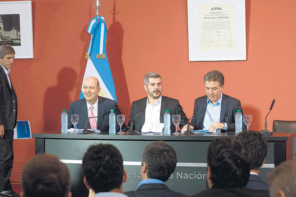 El ministro de Finanzas, Luis Caputo; el titular del BCRA, Federico Sturzenegger; el jefe de Gabinete, Marcos Peña, y el ministro de Hacienda, Nicolás Dujovne.
