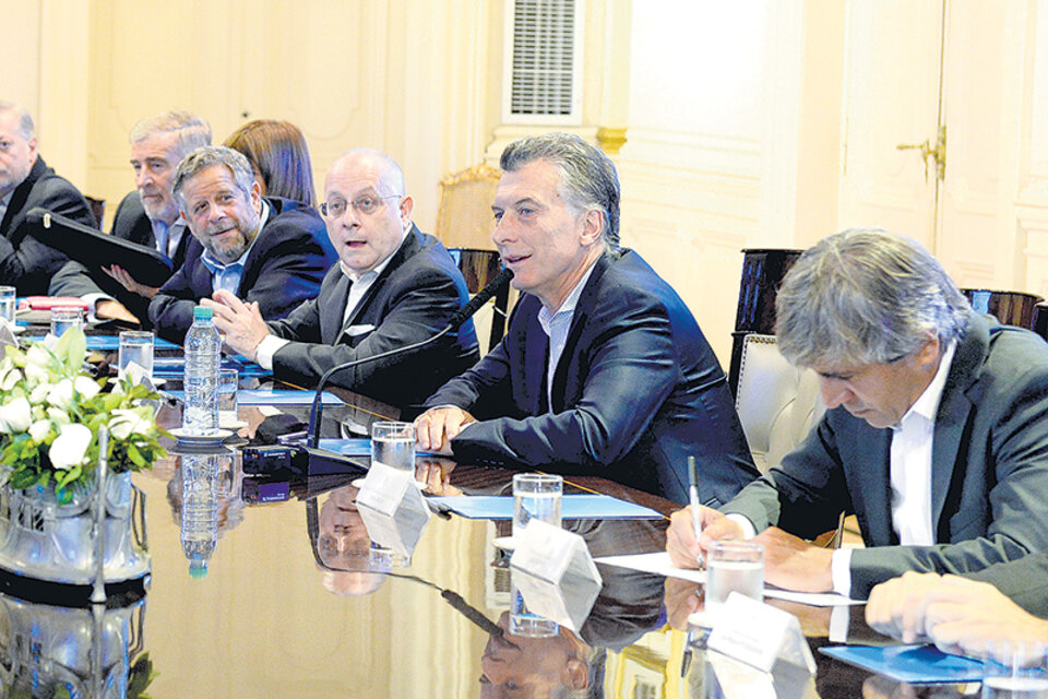 Después de tres semanas de vacaciones, Mauricio Macri encabezó ayer la primera reunión de gabinete del año. (Fuente: Télam)