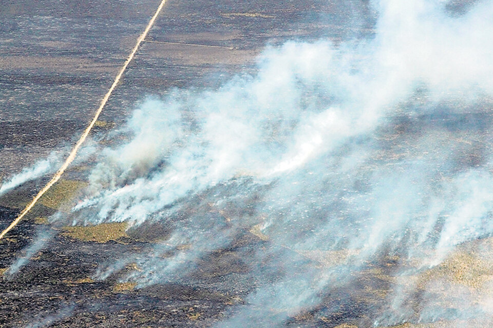 El fuego devoró la mitad del Parque Nacional Lihué Calel.