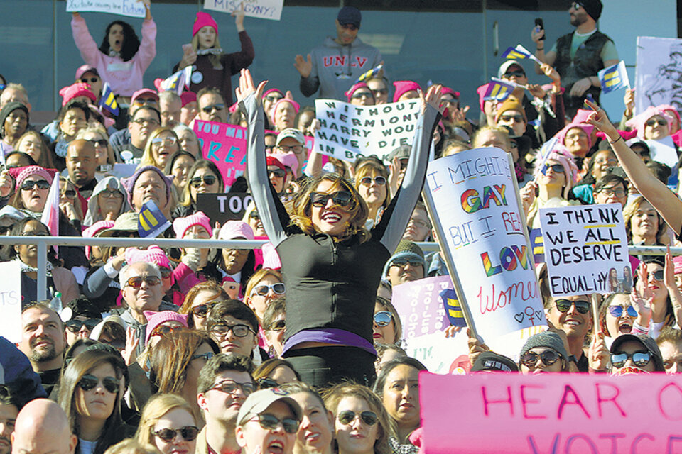 Miles de mujeres convocadas en el estadio Sam Boyd, en Las Vegas. (Fuente: AFP)