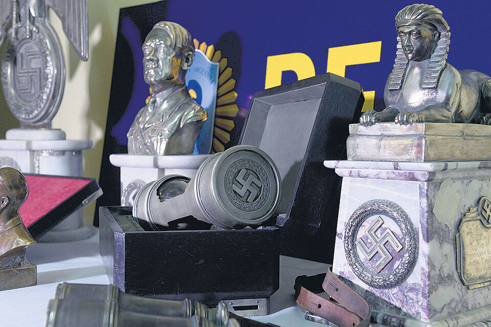 Entre las piezas que atesoraba el coleccionista había gran cantidad de memorabilia nazi. (Fuente: AFP)