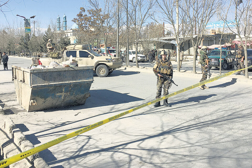 Imagen de un retén militar en Kabul la semana pasada, similar al atacado ayer. (Fuente: AFP)