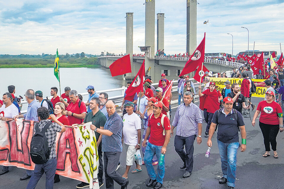 La movilización de ayer fue liderada por Gleisy Hoffman, presidenta del PT, y João Pedro Stédile, líder de los campesinos Sin Tierra. (Fuente: AFP)