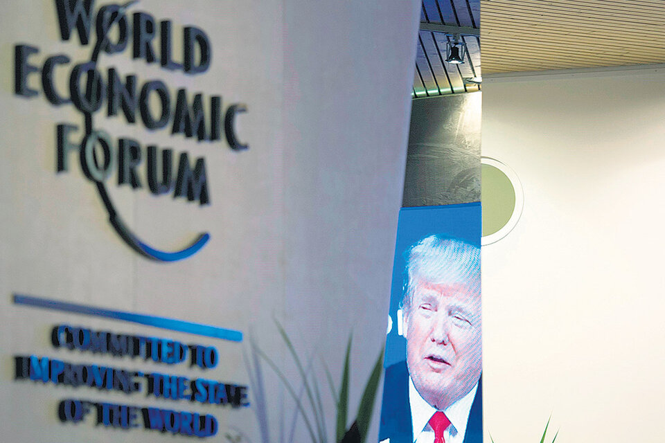 Donald Trump fue abucheado en Davos cuando arremetió contra la prensa. (Fuente: EFE)