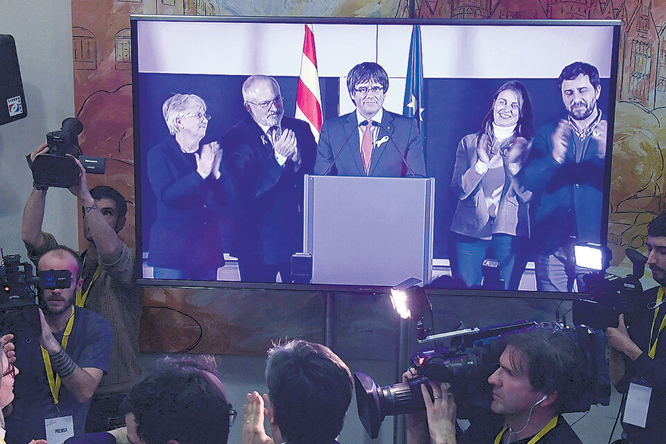 Puigdemont, exiliado en Bélgica, será promovido por los independentistas como president.