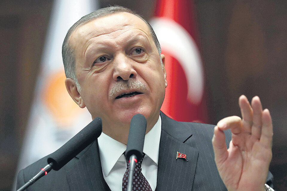 Erdogan dio marcha atrás con 1823 cesantías.