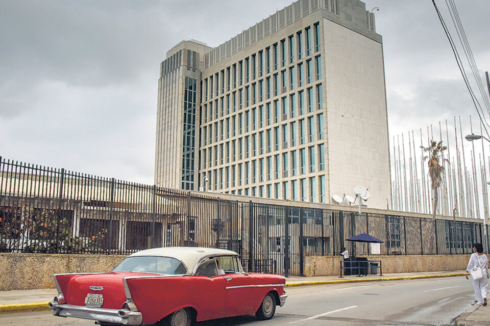 La embajada estadounidense en La Habana, donde diplomáticos sufrieron problemas de salud. (Fuente: AFP)