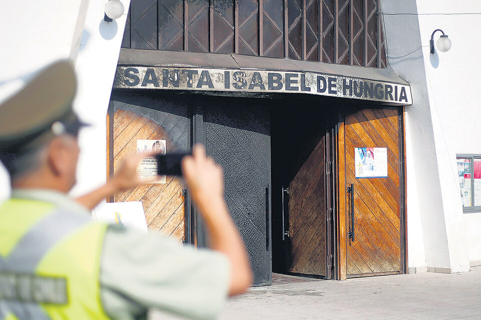 Hubo ataque contra iglesias de distintos sectores de la capital chilena. (Fuente: AFP)