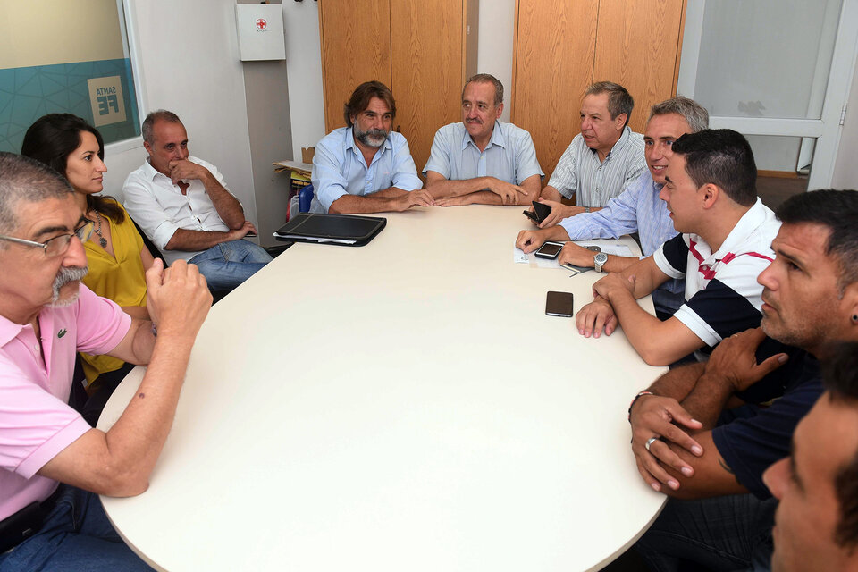 Durante la reunión, se formalizó el acuerdo que se obtuvo por la gestión de la provincia. (Fuente: Sebastián Granata)
