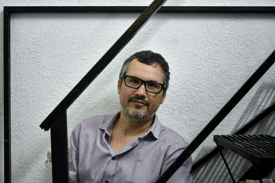 Bigliardi nació es bonaerense, pero se considera rionegrino, y reside en Rosario desde 1991.