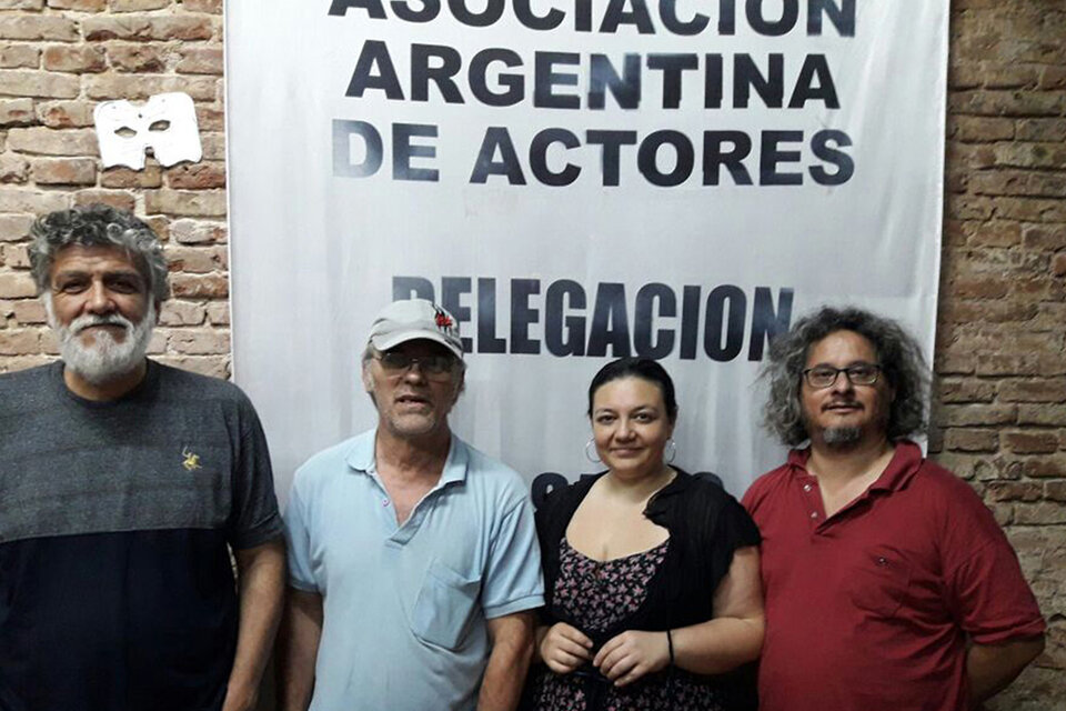 Christian Alvarez (der.) y sus compañeros de la delegación de la AAA.