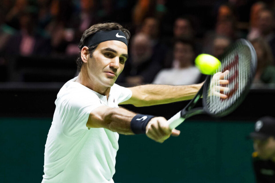 Federer, en el partido de hoy ante Hasse donde hizo historia. (Fuente: EFE)